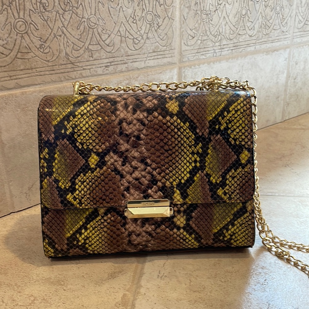 BCBGeneration beautiful snakeskin like crossbody. NWT gold hardware,gorgeous 😊